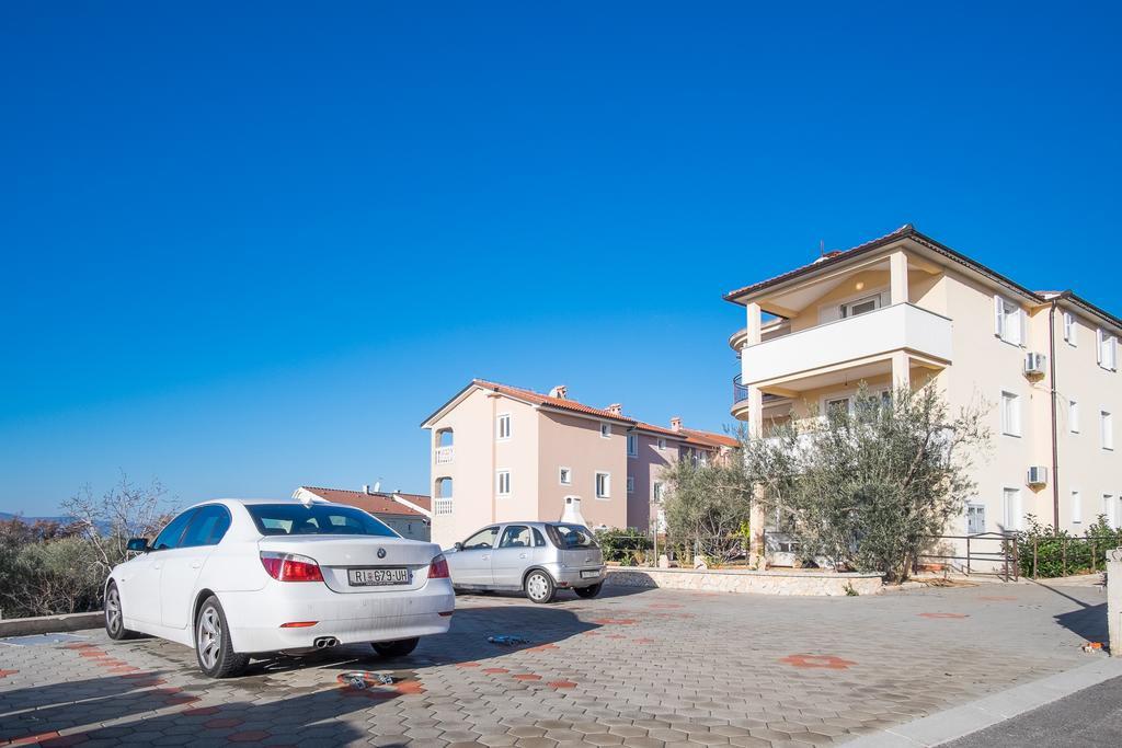 Apartment Ivana 2435 Malinska Exterior photo